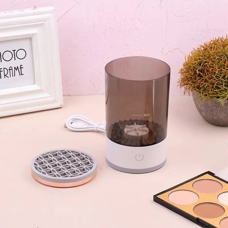 Mini make up brush cleaner